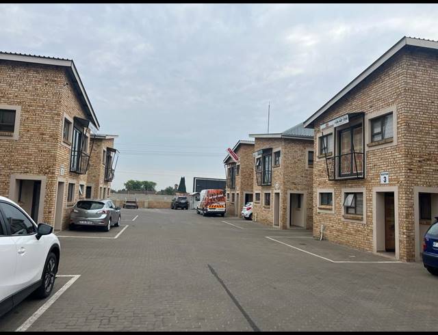 290M² WAREHOUSE FOR SALE IN APEX